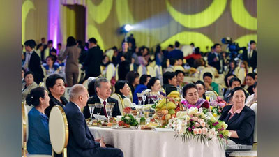 Изрображение 'Президент вручил высокие награды женщинам (фото, видео)'