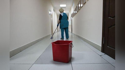 Изрображение 'СТО ДОЛЛАРОВ ЗА ДОЛЖНОСТЬ… УБОРЩИЦЫ?'