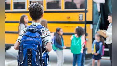 'Мактабларга ўқувчиларнинг келиб-кетишлари учун махсус автобуслар ҳаракатини босқичма-босқич йўлга қўйишга зарурат бор — Бобожонов'ning rasmi