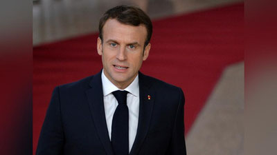 Изрображение 'Во время посещения выставки в Лионе в президента Франции кинули яйцо (видео)'