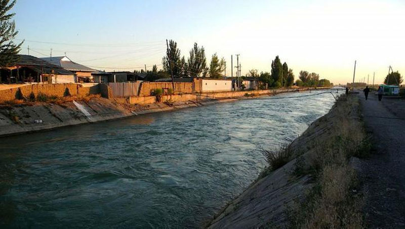 'Namanganda ayol o`zi va ikki farzandini daryoga tashlashga urindi'ning rasmi