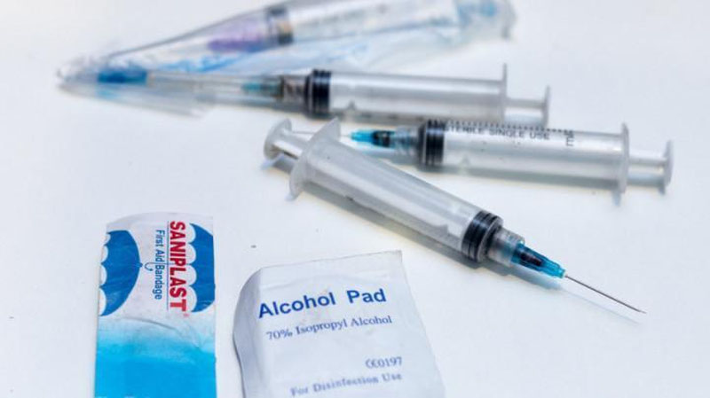 Изрображение 'Американка стала первой в мире, на которой испытали вакцину от коронавируса'