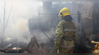 'Toshkentdagi korxonada gazning sizib chiqishi natijasida yong`in kelib chiqdi. Ishchilarning bir guruhi kuygan'ning rasmi