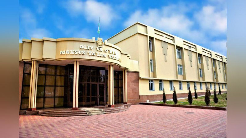 'Oliy va o`rta maxsus ta`lim vazirligi abiturientlarni ogohlikka chaqirdi'ning rasmi