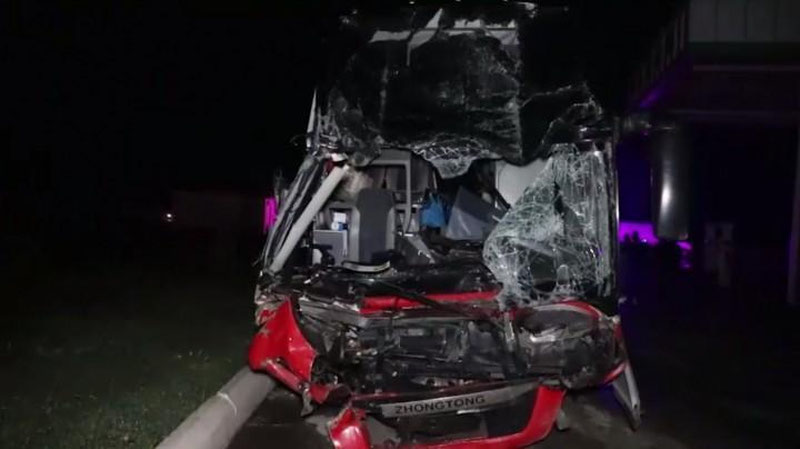 'Самарқандда сайёҳлар кетаётган автобус “Камаз” билан тўқнашди'ning rasmi