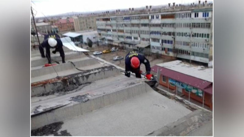 Изрображение 'В ФЕРГАНЕ СПАСАТЕЛИ УСТРАНИЛИ ПОСЛЕДСТВИЯ ПРИРОДНОЙ СТИХИИ (ФОТО)'