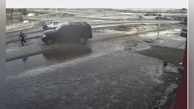 Изрображение ' ШОКИРУЮЩИЕ КАДРЫ: ВОДИТЕЛЬ В "ВОСПИТАТЕЛЬНЫХ" ЦЕЛЯХ СБИЛ РЕБЕНКА'