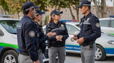 'IIO xavfsiz turizmni ta`minlash bo`linmalari xodimlarining yangi formasi namunasi Samarqandda sinovdan o`tkazilmoqda (foto)'ning rasmi