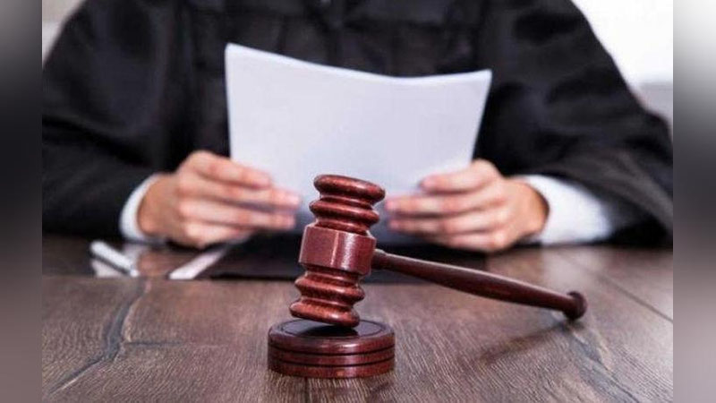 'Ishtixon hokimligi matbuot kotibini noo`rin haqorat qilgan 2 yigitga sud hukmi o`qildi'ning rasmi