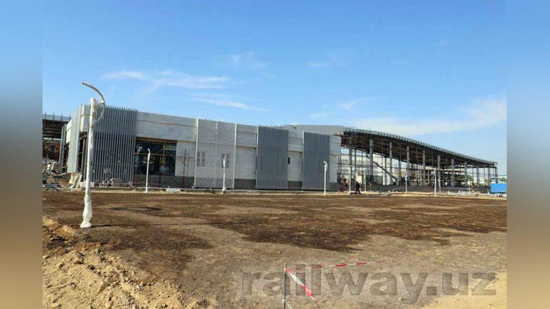 Изрображение 'На станциях "Дустлик" и "Ахангаран" кольцевого надземного метро завершаются строительные работы'