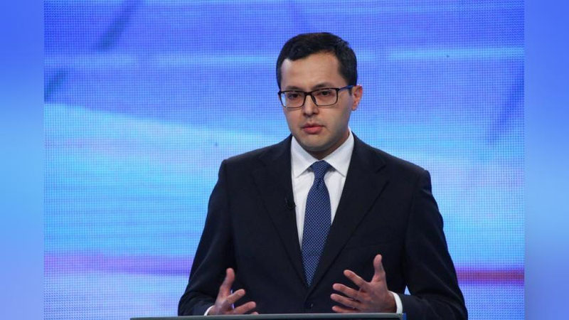 'Молия вазири нима учун ҳокимлар ва бошқа амалдорларнинг қиммат автомашина олаётгани ҳақидаги саволга жавоб берди'ning rasmi