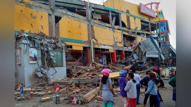 Изрображение 'ЧИСЛО ЖЕРТВ ЗЕМЛЕТРЯСЕНИЯ И ЦУНАМИ В ИНДОНЕЗИИ ПРЕВЫСИЛО 380 (ВИДЕО)'