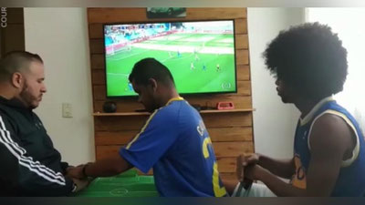 Изрображение 'СЛЕПОГЛУХОЙ БОЛЕЛЬЩИК СМОГ ПОЧУВСТВОВАТЬ РАДОСТЬ ЗА СВОЮ КОМАНДУ'