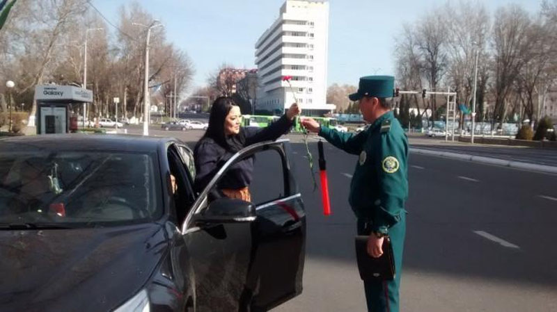 Изрображение 'ФОТО: СТРАЖИ ПОРЯДКА ПОЗДРАВЛЯЮТ ЖЕНЩИН С ПРАЗДНИКОМ'