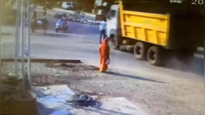 Изрображение 'ИНДИЕЦ ЗАБОЛТАЛСЯ ПО ТЕЛЕФОНУ И ЕДВА НЕ УГОДИЛ ПОД КОЛЕСА САМОСВАЛА (ВИДЕО)'