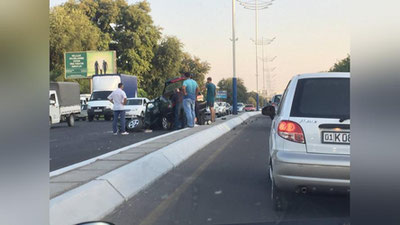 Изрображение 'ВОДИТЕЛЬ В ТАШКЕНТЕ ЧУДОМ ОСТАЛСЯ ЖИВ, ПРОТАРАНИВ БОРДЮР (ФОТО)'