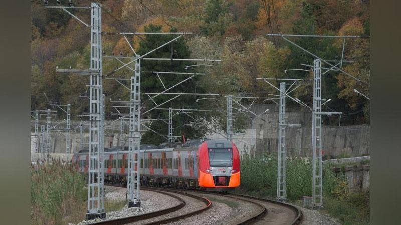 Изрображение 'ПОЕЗД С 465 ПАССАЖИРАМИ СОШЁЛ С РЕЛЬСОВ ПОД ПЕТЕРБУРГОМ'