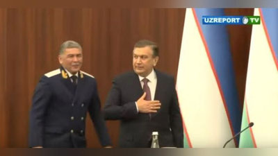 Изрображение 'ВИДЕО: ШАВКАТ МИРЗИЁЕВ ВСТРЕТИЛСЯ С РАБОТНИКАМИ ПРОКУРАТУРЫ'