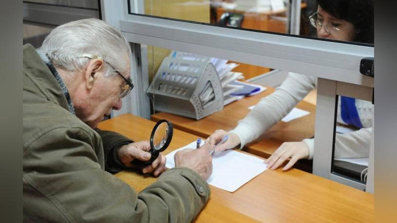 'Ishlamaydigan xotiniga staj, marhum uchun pensiya, chek qo`yilgan qog`ozvozlik – Pensiya tayinlashda engilliklar berilmoqda'ning rasmi