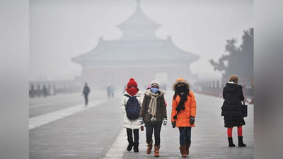 Изрображение 'БИЗНЕСМЕН ПРОДАЕТ ГРЯЗНЫЙ ПЕКИНСКИЙ ВОЗДУХ ПО $4 ЗА БАНКУ'