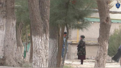 'Qashqadaryoda qizini sharmanda qilish bilan qo`rqitib, onasidan 1000 AQSh dollari olayotgan yigit qo`lga olindi'ning rasmi