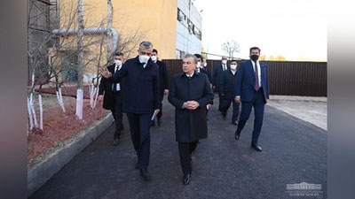 'Prezident Chirchiq shahar Shodlik mahallasidagi ko`p qavatli uylar qurilishi bilan tanishdi'ning rasmi