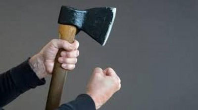 'Qashqadaryoda o`g`il 74 yoshli onasini bolta bilan urib o`ldirdi'ning rasmi