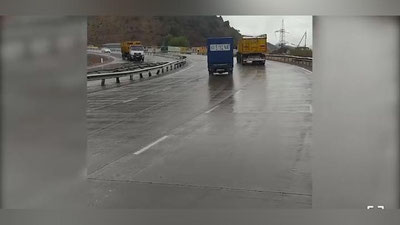 'Ayni vaqtda "Qamchiq" dovonida yomg`ir yog`ib vaqti-vaqti bilan tuman tushmoqda'ning rasmi