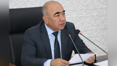 'O`z bolasini sotayotgan ayollar orqasida boshqa insonlar qo`li turibdi — Zoyir Mirzaev'ning rasmi