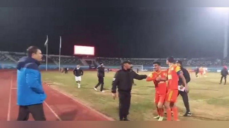 'O`zbekiston kubogi o`yinidan so`ng futbolchilar mushtlashib ketishdi'ning rasmi