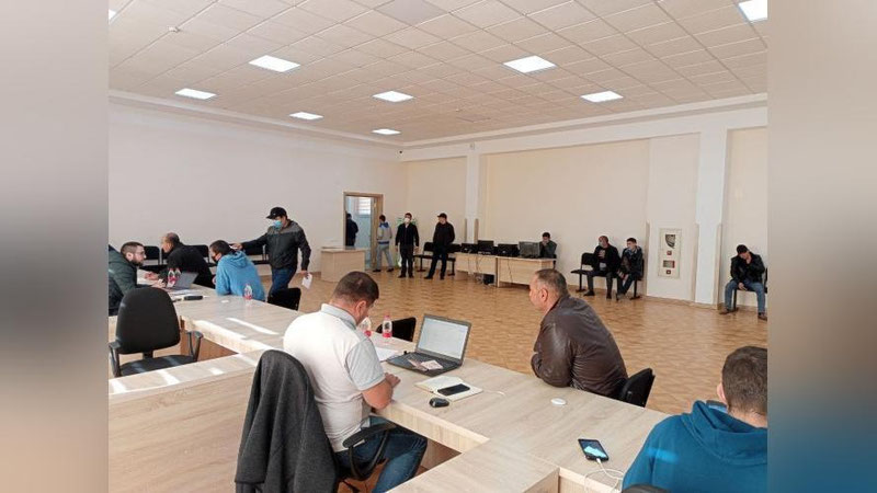 'Xorazmda Rossiyada ishlash istagida bo`lgan fuqarolar uchun tanlov boshlandi'ning rasmi