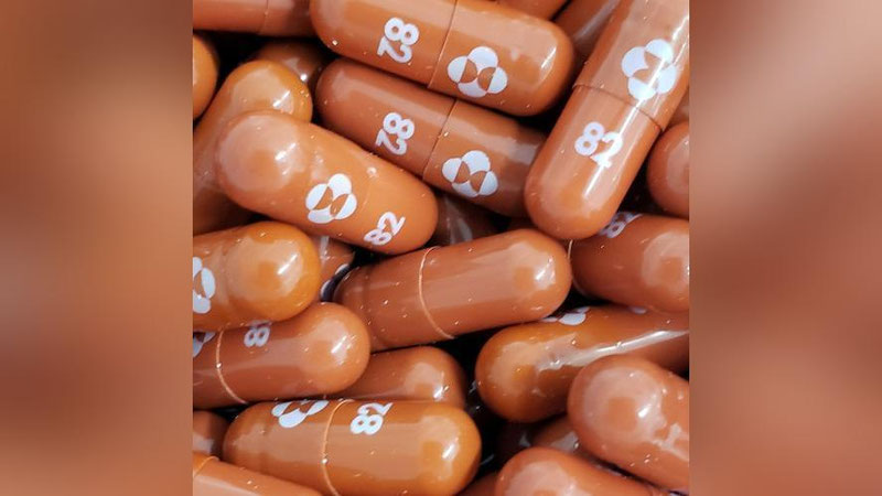 'Buyuk Britaniya dunyoda birinchi bor COVID-19'ga qarshi dorini tasdiqladi'ning rasmi