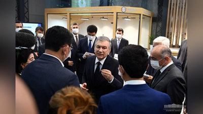 '"1-2 йилдан кейин ўзларингиз ҳам менга тайёр яхши кадр бўлиб келасиз" - Президент янги тайинланган ҳоким ёрдамчиларига'ning rasmi