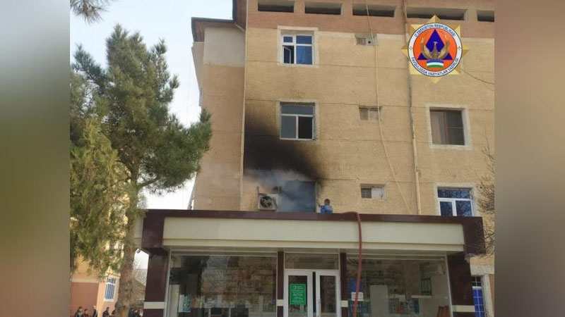 '"Фуқаролар ҳаёти сақлаб қолинди" - ФВВ Термизда юз берган ёнғин ҳақида   'ning rasmi