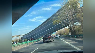 'Ulkan ko`prikning "noodatiy qulashi" tufayli 4 kishi hayotdan ko`z yumdi.  Hodisa Xitoyda yuz bergan.'ning rasmi