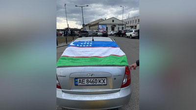 'Жанговар ҳаракатлар содир бўлаётган жойларга борманг, ертўлалардагиларга иссиқ овқат ташкил этиш туну кун ишламоқда - ТИВ Украинадаги ўзбекистонликларга'ning rasmi