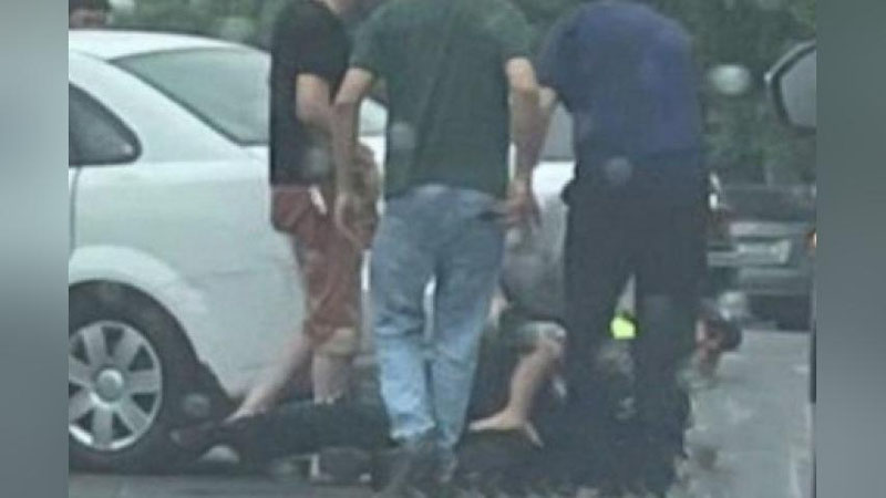 '"Машина ЙПХ ходимининг оёғининг устидан босиб ўтиб кетган". Тошкентда “Hyundai Sonata” содир этган ЙТҲ бўйича қўшимча маълумот берилди'ning rasmi