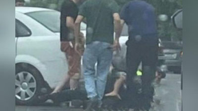 '"Машина ЙПХ ходимининг оёғининг устидан босиб ўтиб кетган". Тошкентда “Hyundai Sonata” содир этган ЙТҲ бўйича қўшимча маълумот берилди'ning rasmi