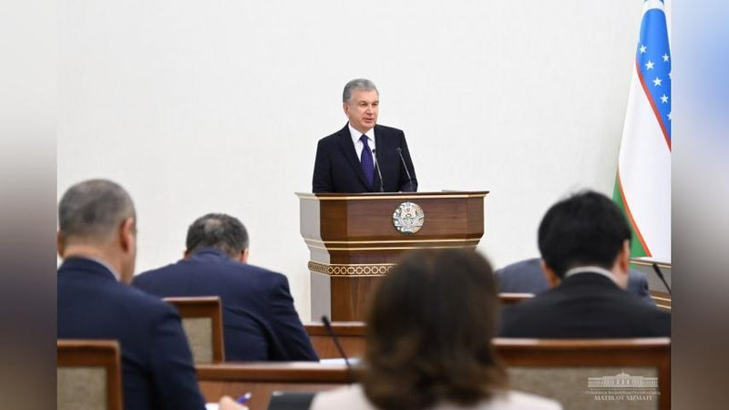 '"Охирги пайтларда бетоб бўлиб, даволанаётган эдилар". Шавкат Мирзиёев муҳим масалада бошланган йиғилиш аввалида Ўзбекистон Қаҳрамони Лолахон Муродовани хотирлади'ning rasmi