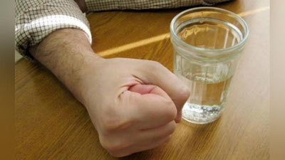 'Zangiota tuman elektr ta`minoti korxonasiga bir guruh fuqarolar bostirib kirgani va "svet" o`chishidan norozilik bildirib, janjal chiqarishgani aytilmoqda'ning rasmi