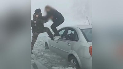 'Chinozda “Lesetti”  muzlab qolgan ko`lga tushib ketdi(video)'ning rasmi