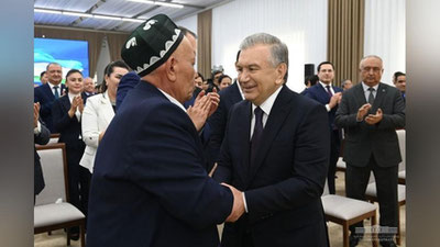 'Prezident Namangan shahrida tadbirkorlar bilan ochiq muloqot o`tkazdi (foto)'ning rasmi