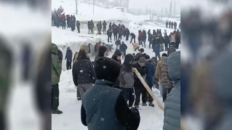 'Tojikistonda qor ko`chkisi oqibatida 10 kishi halok bo`ldi'ning rasmi