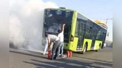 'Тошкентда Mercedes-Benz автобусида ёнғин содир бўлди (видео)'ning rasmi