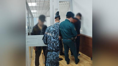 '53 yoshli erkak sudda uni jinoyatga undagan jinoiy guruh haqida ma`lumot berishdan bosh tortdi'ning rasmi