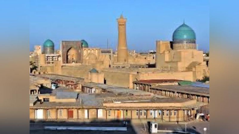 'Buxoroda ispaniyalik erkak savdo rastasi oldida to`satdan vafot etdi'ning rasmi