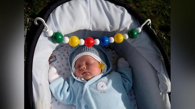 'Navoiyda 3 oylik chaqaloqni ota-onasi avtomashinada qarovsiz qoldirdi. Oqibatda... (video)'ning rasmi