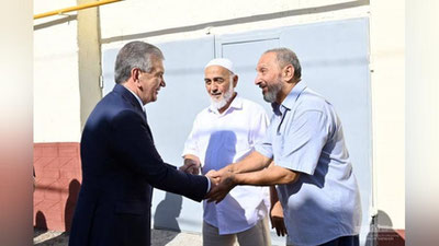 'Шавкат Мирзиёев Олмазор туманидаги Хастимом маҳалласида бўлди'ning rasmi