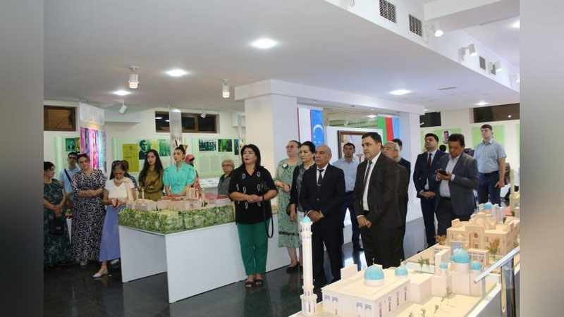 'Haydar Aliev nomidagi Ozarbayjon madaniyat markazida O`zbekiston mustaqqilligi nishonlandi'ning rasmi