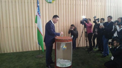 Изрображение 'КАНДИДАТ В ПРЕЗИДЕНТЫ УЗБЕКИСТАНА САРВАР ОТАМУРАТОВ ПРОГОЛОСОВАЛ НА ВЫБОРАХ'